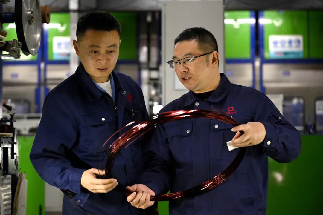 蘇保信的工匠絕活:試驗(yàn)千次,一絲不茍 | 新時(shí)代"中國好人"故事|中國_